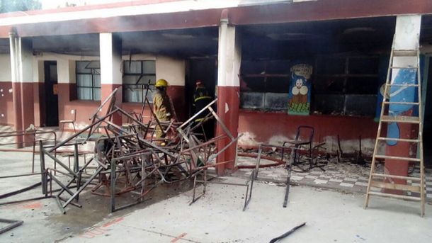 Multas de hasta $20 mil y cárcel: impulsan sanciones más fuertes contra el vandalismo en escuelas