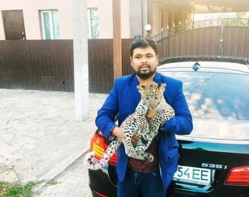 Es de la India pero está varado en Ucrania para no dejar a sus animales