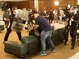 Disturbios en el Congreso de Brasil tras la aprobación de la reforma jubilatoria Disturbios en el Congreso de Brasil tras la aprobación de la reforma jubilatoria