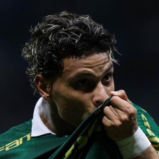 ¿El mejor del año? El tremendo golazo, a lo Roberto Carlos, de un futbolista de Palmeiras