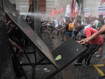 En medio de fuertes protestas, es ley la creación una universidad para formar docentes