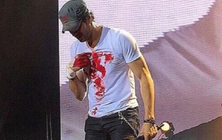 El accidente de Enrique Iglesias en pleno show