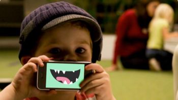 insolito acuerdo: una madre le hace firmar un contrato al hijo para comprarle un iphone insolito acuerdo: una madre le hace firmar un contrato al hijo para comprarle un iphone