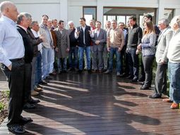 Massa reunió a su tropa y pidió redoblar esfuerzos