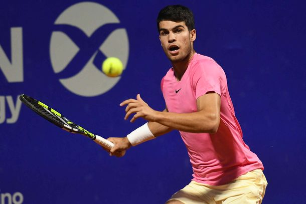 Carlos Alcaraz derrotó al serbio Djere y avanzó a paso firme