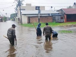 temporal en corrientes: cientos de evacuados y localidades bajo el agua temporal en corrientes: cientos de evacuados y localidades bajo el agua
