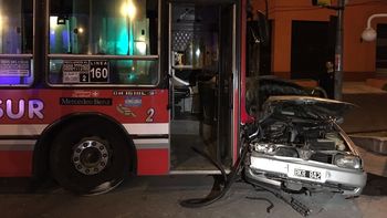 Un colectivo de la línea 160 chocó con un auto en Valentín Alsina, hay un muerto Un colectivo de la línea 160 chocó con un auto en Valentín Alsina, hay un muerto