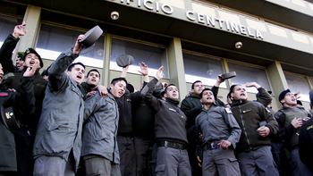 gendarmeria hara un acampe frente al edificio centinela gendarmeria hara un acampe frente al edificio centinela