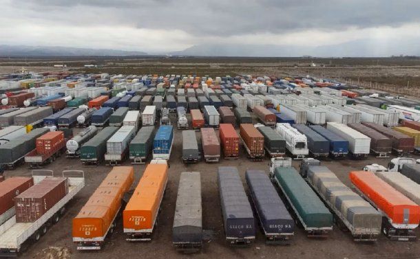 Paso Cristo Redentor: casi 9 mil camiones varados, que acumula casi dos meses cerrado en el año
