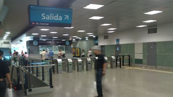 robo y tiros en el subte a: una banda asalto a 20 pasajeros de un vagon robo y tiros en el subte a: una banda asalto a 20 pasajeros de un vagon