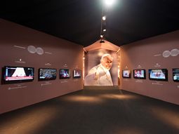 VIVO: Scioli inaugura la exposición Francisco, un argentino universal