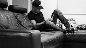 conmovedora foto de la hija de wisin: seguimos en la lucha junto a victoria conmovedora foto de la hija de wisin: seguimos en la lucha junto a victoria