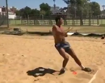 Del Potro entrenando en la arena de Tandil