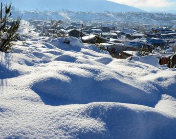 Siguen bajo cero las temperaturas en Bariloche: hay problemas con los vuelos y en las rutas