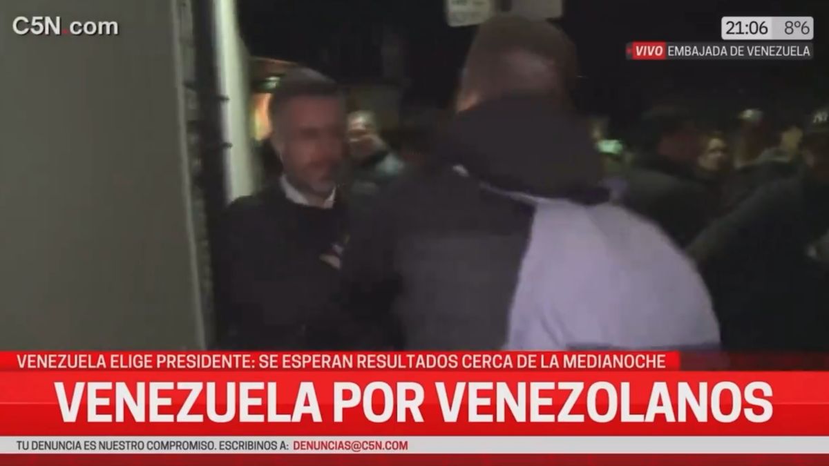 Agredieron al periodista de C5N en la Embajada de Venezuela