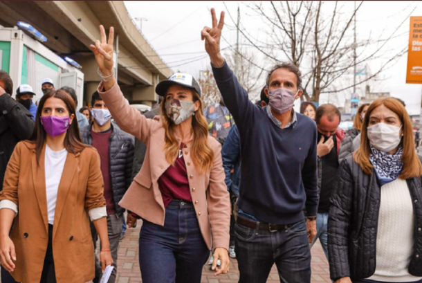 Ministros y precandidatos repartieron boletas del Frente de Todos en CABA y la provincia