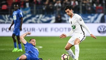 El talento de Javier Pastore ante la férrea marca rival El talento de Javier Pastore ante la férrea marca rival