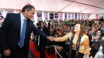 scioli: la devaluacion mata a la gallina de los huevos de oro scioli: la devaluacion mata a la gallina de los huevos de oro