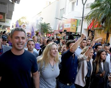 Otra caravana con incidentes: vecinos de Corrientes repudiaron y echaron a Karina Milei y Martín Menem