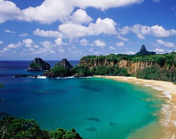 Este preciado destino de Brasil destaca por sus playas paradisiacas y por su clima cálido durante todo el año. 