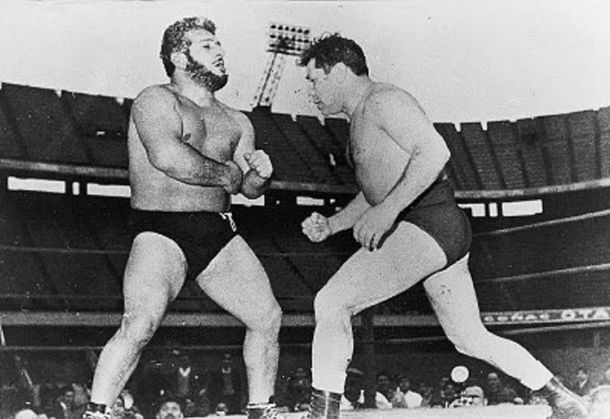 El experimento de hacer pelear a luchador con el boxeador no resultó