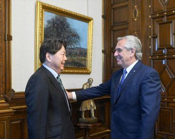 Alberto Fernández mantuvo una reunión con el canciller de Japón