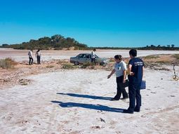 La mujer fue hallada en el auto en el que viajaba