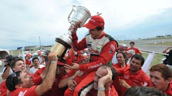 gano canapino la carrera, pero rossi fue el campeon gano canapino la carrera, pero rossi fue el campeon