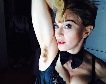 Madonna reveló su nuevo look con sus axilas sin depilar