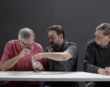 Tres ex policías prueban marihuana