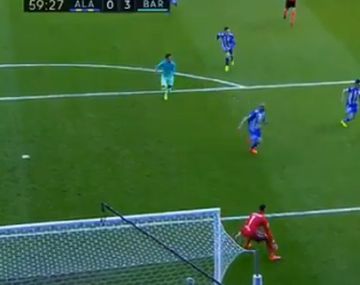 El rosarino ya controló y definirá entre las piernas del arquero