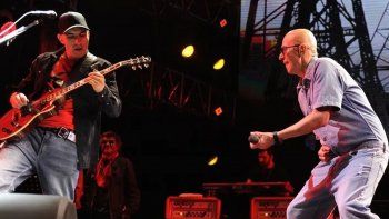 el guitarrista del indio solari: vamos a seguir tocando hasta que se suba al escenario con nosotros el guitarrista del indio solari: vamos a seguir tocando hasta que se suba al escenario con nosotros