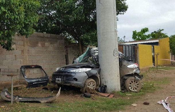 Dos adolescentes murieron tras chocar con un auto robado - Crédito: cadena3.com