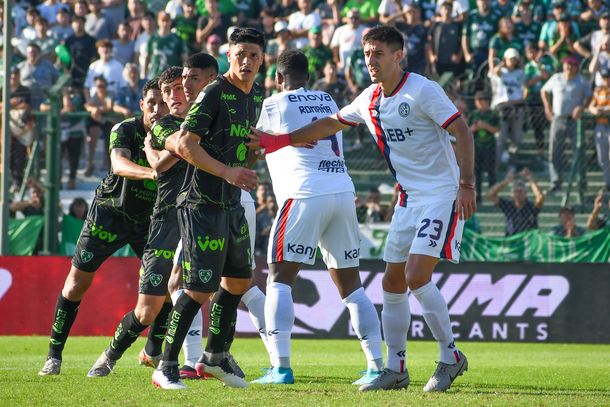Con goles en contra, Sarmiento igualó con San Lorenzo y se quedó afuera de los octavos