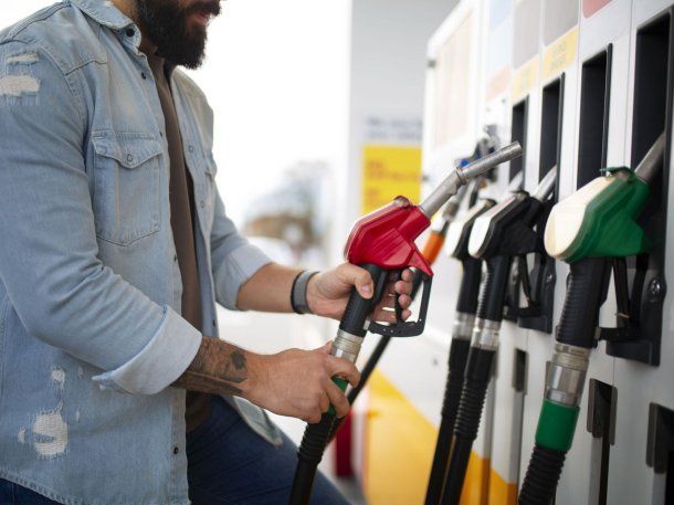 El Gobierno habilitará el autodespacho de combustibles en las estaciones de servicio.