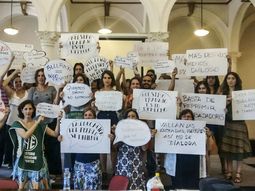 Los gremios denuncian 3 mil despidos, Educación admite sólo 200 Los gremios denuncian 3 mil despidos, Educación admite sólo 200