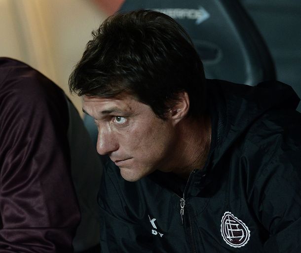 ¿De qué se quejó Barros Schelotto tras la goleada sufrida en el Bajo Flores?