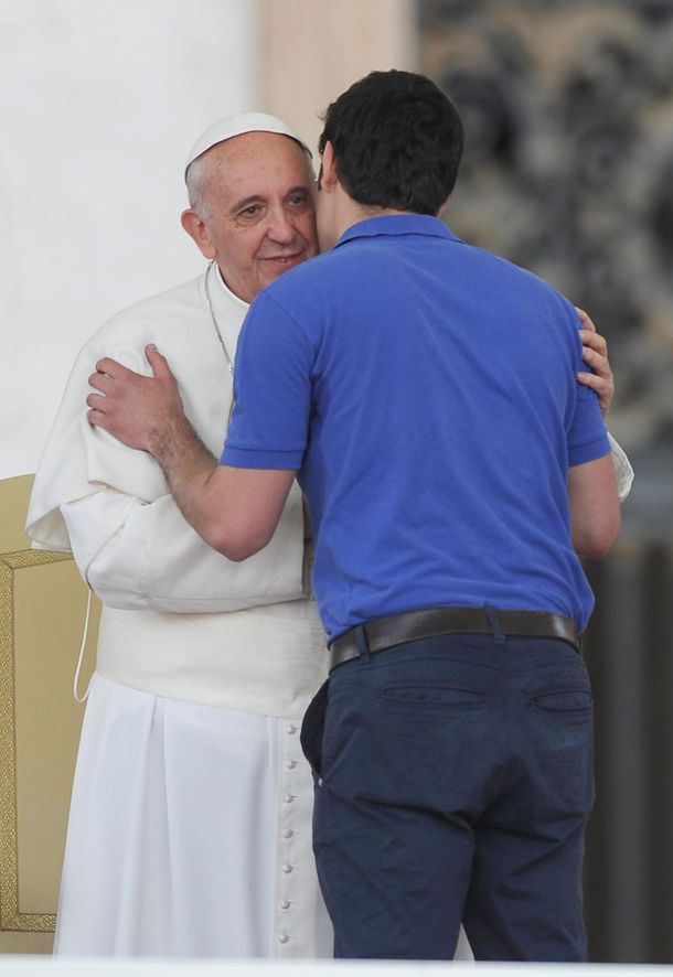 Aseguran que el Papa exorcizó a un joven en Pentecostés