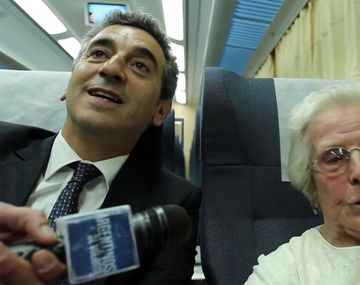 Cristina habló por teléfono con una pasajera del tren