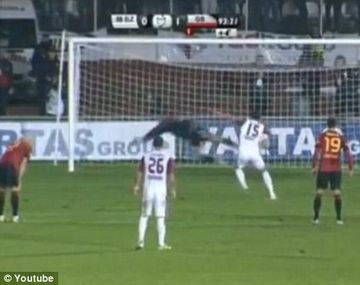 Un jugador atajó un penal y le dio el triunfo a su equipo