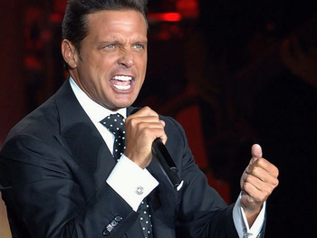 Furor entre las fanáticas por otra visita de Luis Miguel