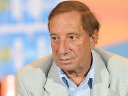 denuncian a carlos bilardo por acoso sexual denuncian a carlos bilardo por acoso sexual