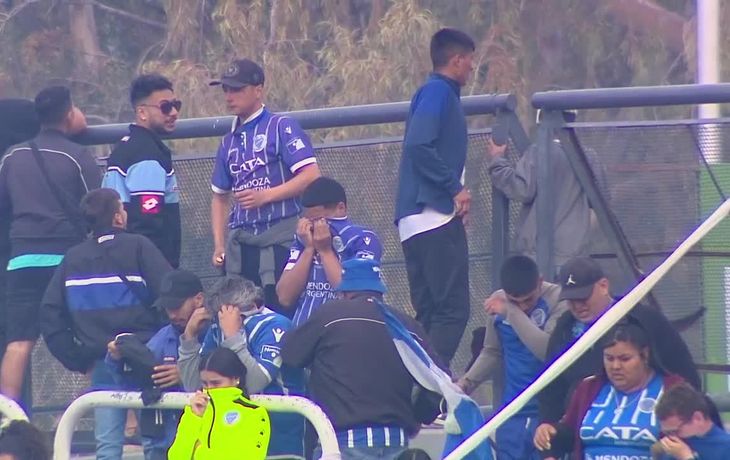 Gases lacrimógenos e incidentes en el arranque de Godoy Cruz vs. Belgrano