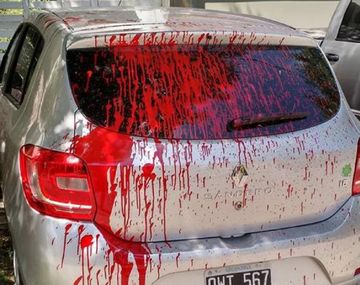Una mujer denunció que su ex le arruinó el auto y le creó un Facebook trucho