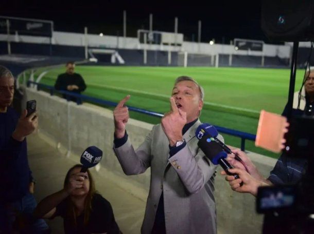 Talleres, en crisis: el cara a cara de Andrés Fassi ante los hinchas que fueron a protestar