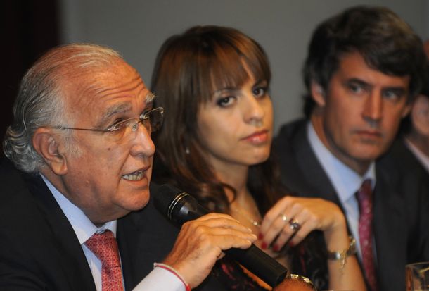 Gil Lavedra convoca a Carrió a la alianza con el FAP y la CC