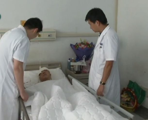 Milagro en China: una barra le atravesó el cráneo y sobrevivió