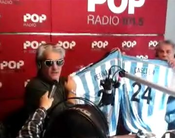 Clima mundialista: Casella y Pettinato intercambiaron camisetas al aire