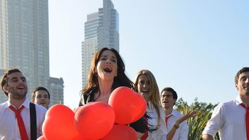 natalia oreiro canto como una diosa con agapornis natalia oreiro canto como una diosa con agapornis