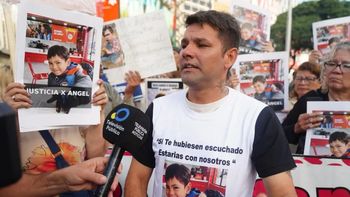 todos tienen que pagar: el dolor del padre de angel durante el reclamo en el obelisco